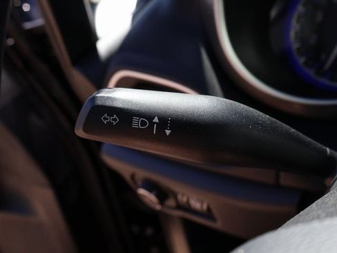 Used 2025 Chrysler Pacifica Select FWD image 38