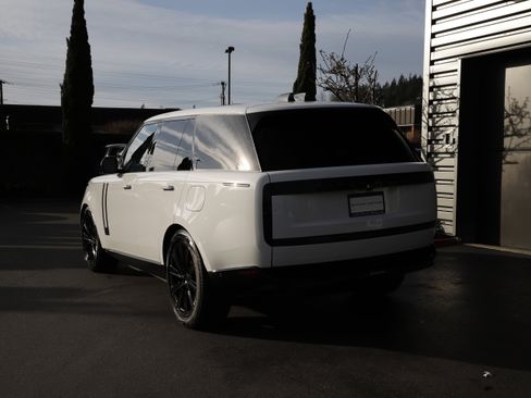 New 2026 Land Rover Range Rover SE image 4