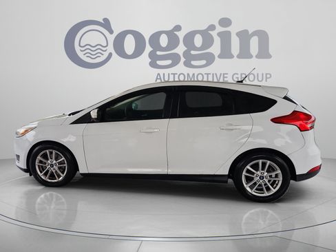 Used 2015 Ford Focus SE w/ Reverse Sensing Package FWD image 2
