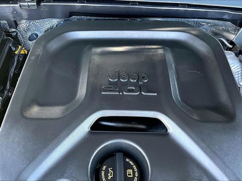Used 2025 Jeep Wrangler Unlimited Sahara AWD/4WD image 31