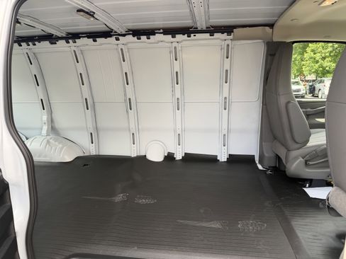New 2026 Chevrolet Express 3500 Extended RWD image 24