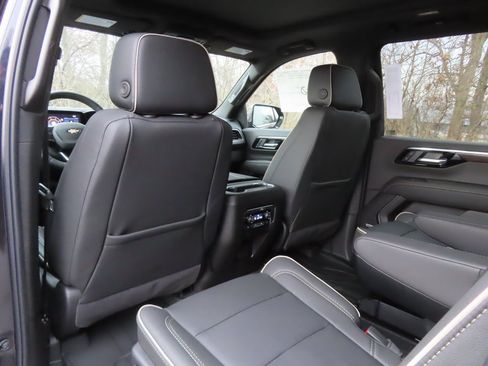 New 2026 Chevrolet Suburban Premier image 27