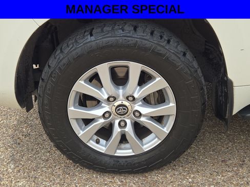 Used 2019 Toyota Land Cruiser AWD/4WD image 11