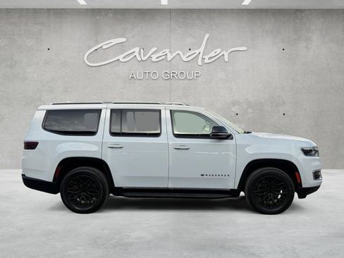 Used 2023 Jeep Wagoneer 4WD w/ Premium Group I image 17