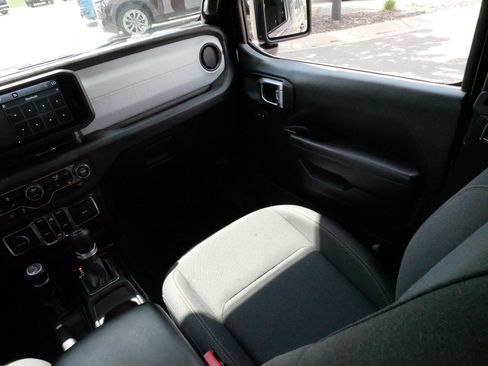 Used 2025 Jeep Wrangler Unlimited Sport AWD/4WD image 11