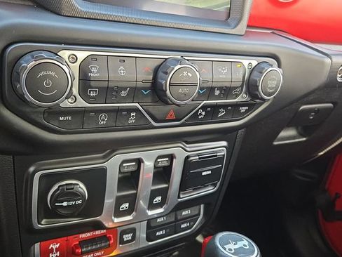 Used 2018 Jeep Wrangler Rubicon AWD/4WD image 14