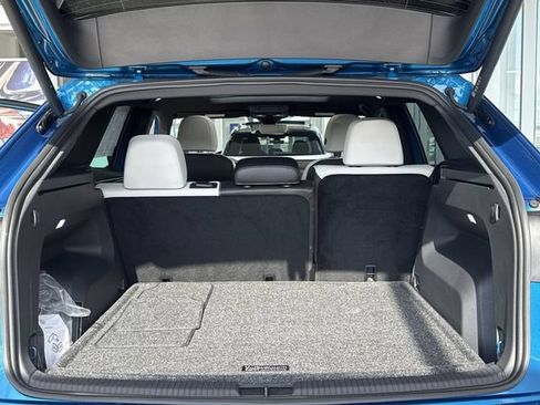 Used 2024 Volkswagen Atlas Cross Sport SEL Premium R-Line AWD/4WD image 10