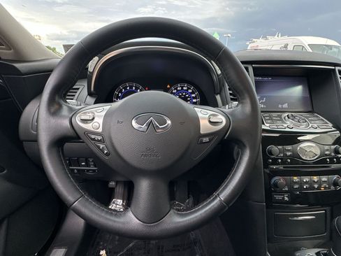 Used 2017 INFINITI QX70 AWD w/ Premium Package image 24