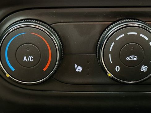 Used 2025 Chevrolet Trax RS w/ Driver Confidence Package image 20