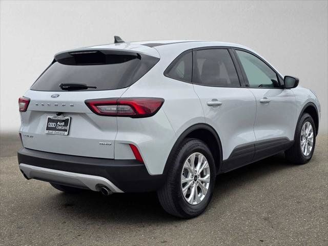 Used 2025 Ford Escape Active AWD/4WD image 3