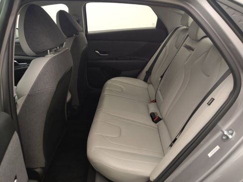 Used 2025 Hyundai Elantra Limited FWD image 18