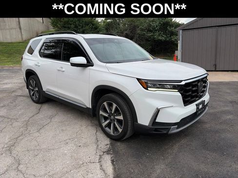 Used 2023 Honda Pilot Elite image 3
