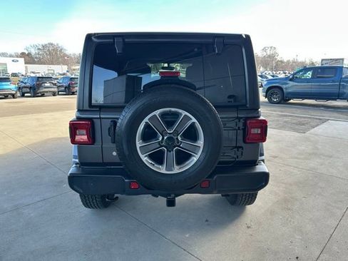Used 2018 Jeep Wrangler Unlimited Sahara image 7