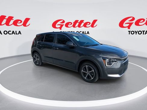 Used 2025 Kia Niro LX image 2
