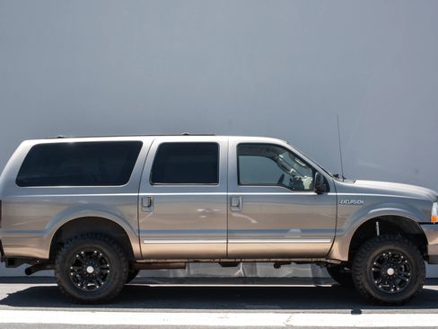 Used 2004 Ford Excursion Limited image 17