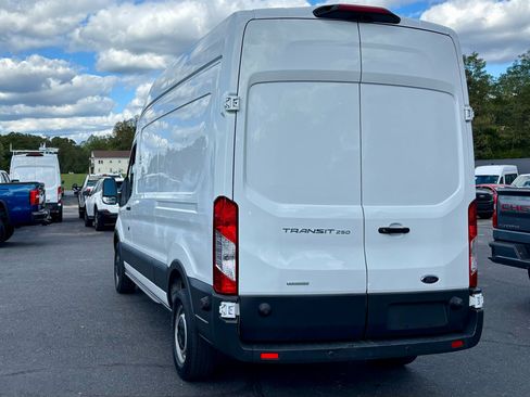 Used 2018 Ford Transit 250 148 High Roof image 8