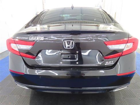 Used 2018 Honda Accord Touring image 11