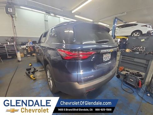Used 2023 Chevrolet Traverse LT FWD image 3