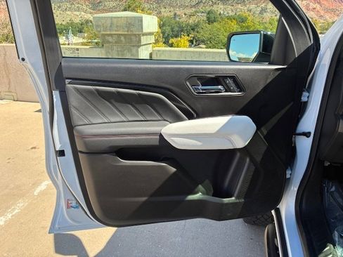 Used 2024 GMC Canyon AT4X image 10