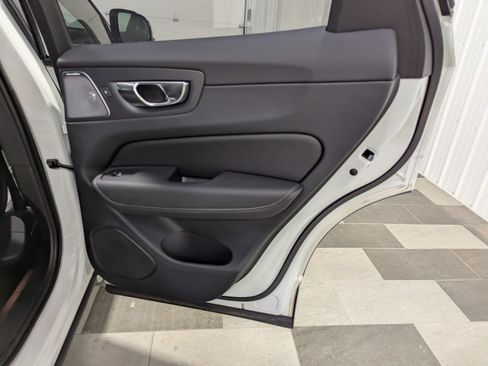 Used 2023 Volvo XC60 T8 Ultimate w/ Climate Package image 27