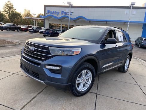 Used 2020 Ford Explorer XLT w/ Equipment Group 202A AWD/4WD image 4