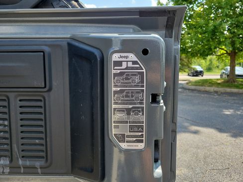 Used 2019 Jeep Wrangler Sport S image 9