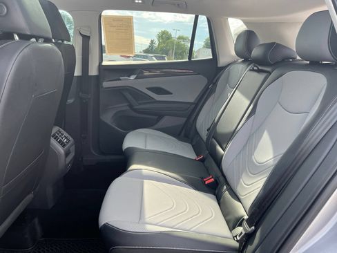 Certified 2026 Volkswagen Tiguan SE w/ Panoramic Sunroof Package AWD/4WD image 27