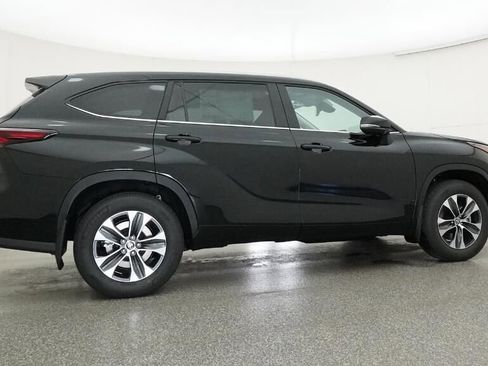New 2026 Toyota Highlander XLE image 26