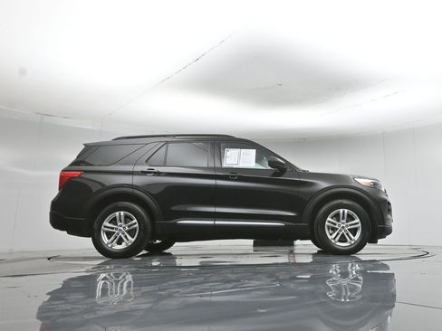 Certified 2023 Ford Explorer XLT RWD image 51