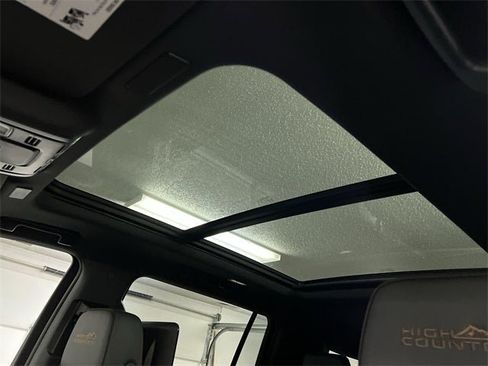 Certified 2025 Chevrolet Suburban High Country image 74