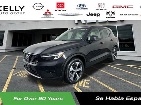 Used 2025 Volvo XC40 B5 Plus w/ Climate Package image 1