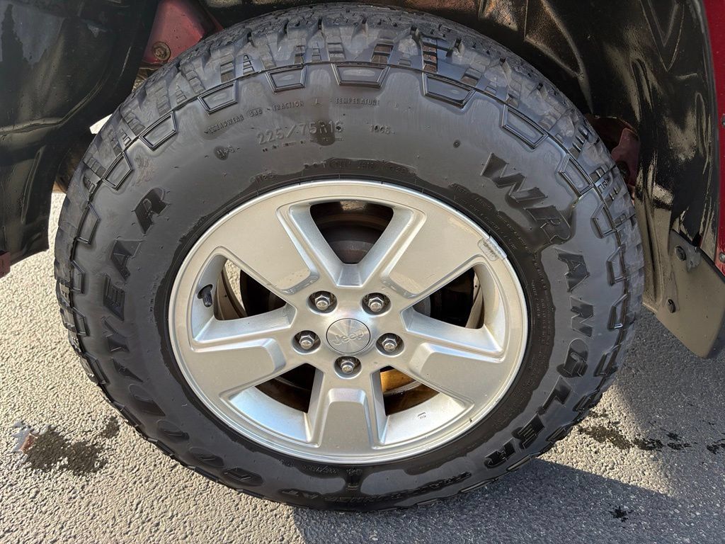 Used 2012 Jeep Liberty Sport AWD/4WD image 14