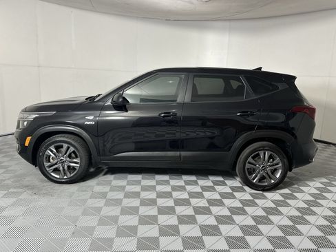 Used 2022 Kia Seltos LX AWD/4WD image 5