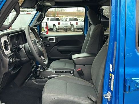 Used 2024 Jeep Wrangler Unlimited w/ Convenience Group image 9