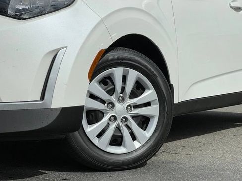 Certified 2024 Kia Soul LX FWD image 2