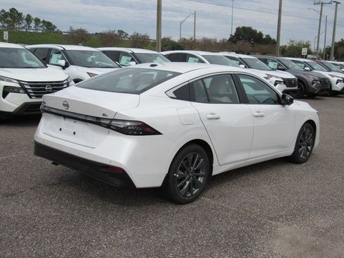 Used 2026 Nissan Sentra SL w/ Floor Mat Package image 3