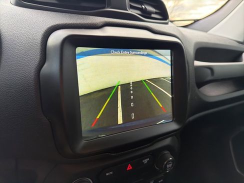 Used 2018 Jeep Renegade Latitude w/ UConnect 8.4 Nav Group image 29