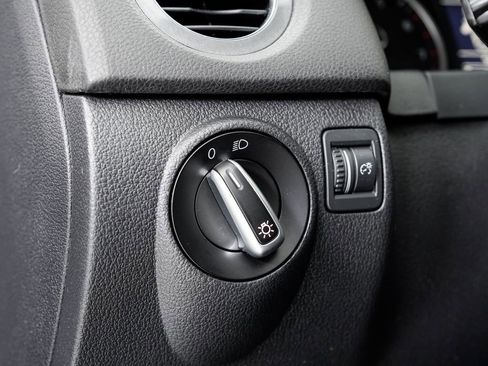 Used 2013 Volkswagen Tiguan S image 10