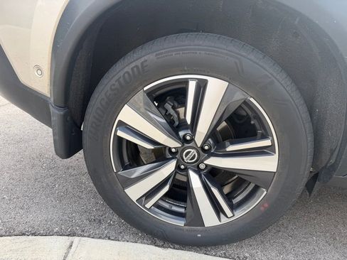 Used 2021 Nissan Rogue Platinum image 17