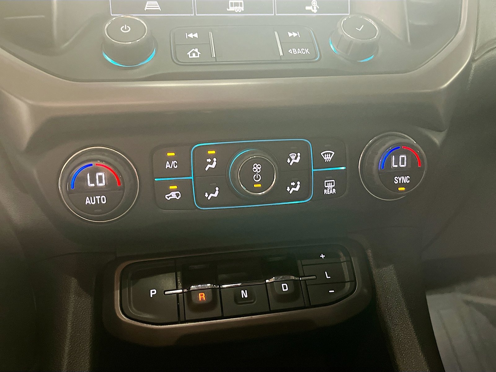 Used 2023 GMC Acadia AT4 w/ Trailering Package AWD/4WD image 15