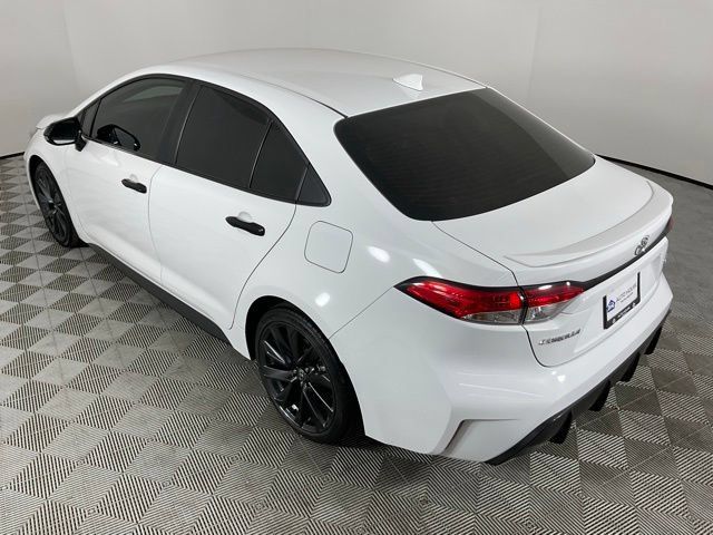 Used 2025 Toyota Corolla SE FWD image 3
