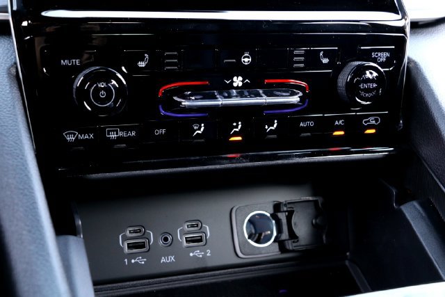 New 2025 Jeep Grand Cherokee Altitude RWD image 15