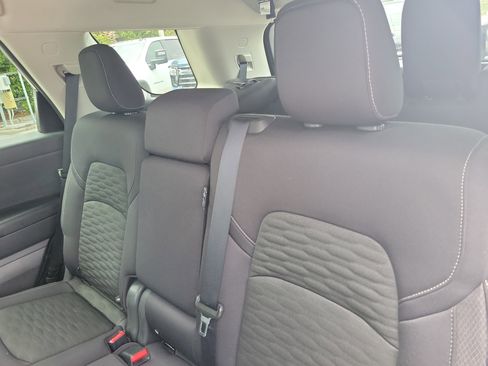 Used 2025 Nissan Pathfinder SV image 16