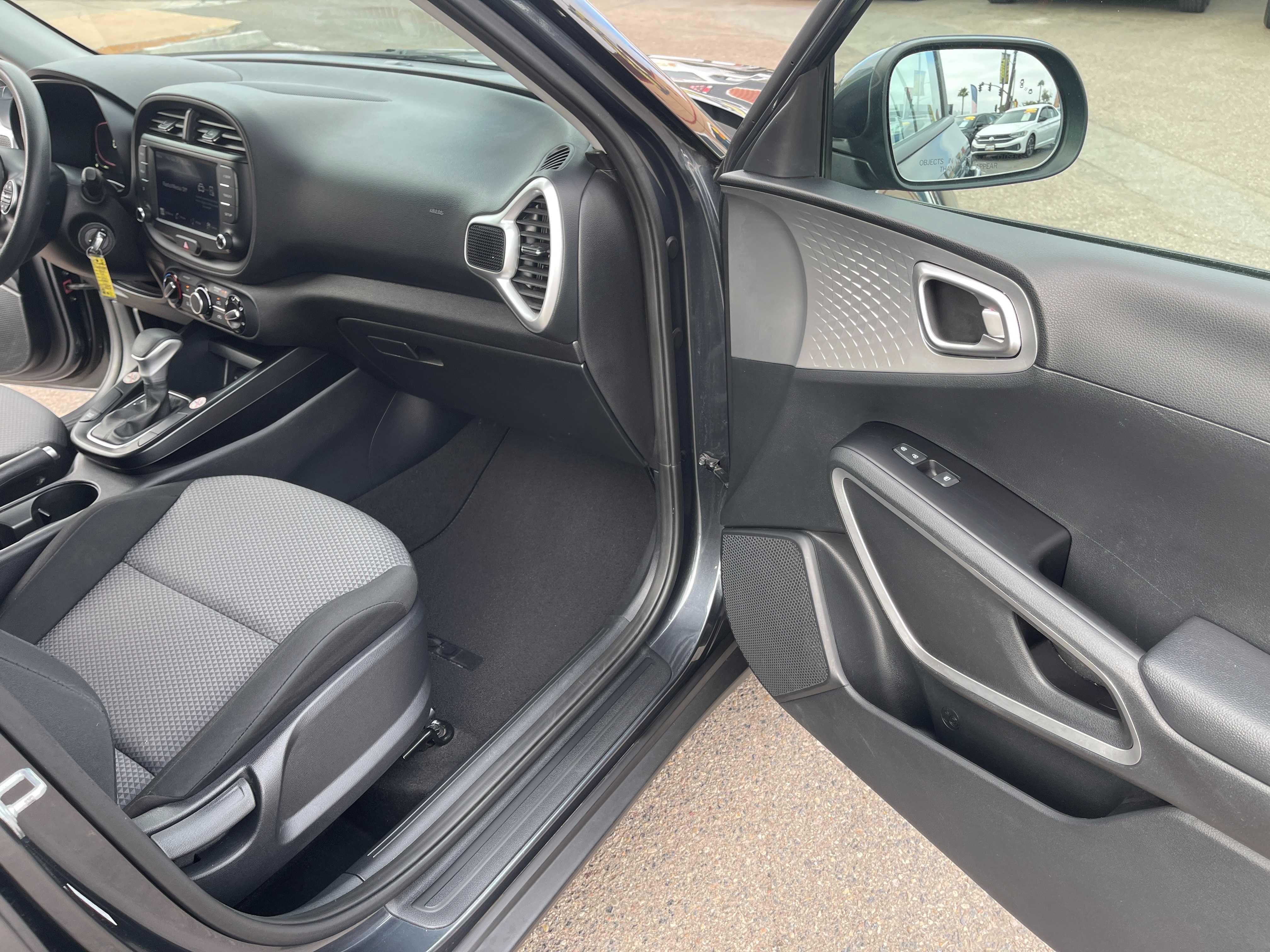 Used 2023 Kia Soul LX w/ LX Technology Package FWD image 13