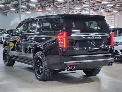 Used 2023 Chevrolet Suburban High Country image 11