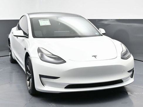 Used 2021 Tesla Model 3 Standard Range Plus image 3