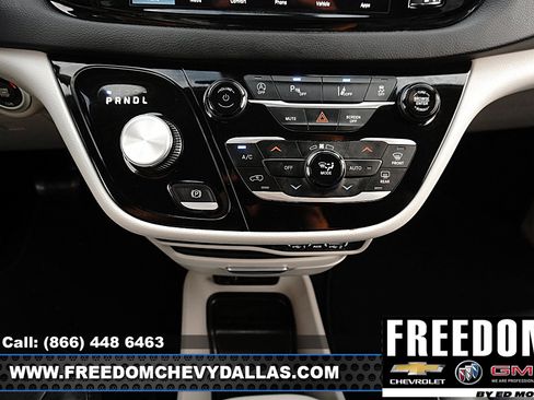 Used 2023 Chrysler Pacifica Touring-L FWD image 18