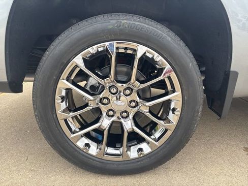 New 2026 Chevrolet Silverado 1500 LTZ w/ LTZ Premium Package AWD/4WD image 9