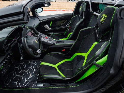 Used 2021 Lamborghini Aventador SVJ image 54