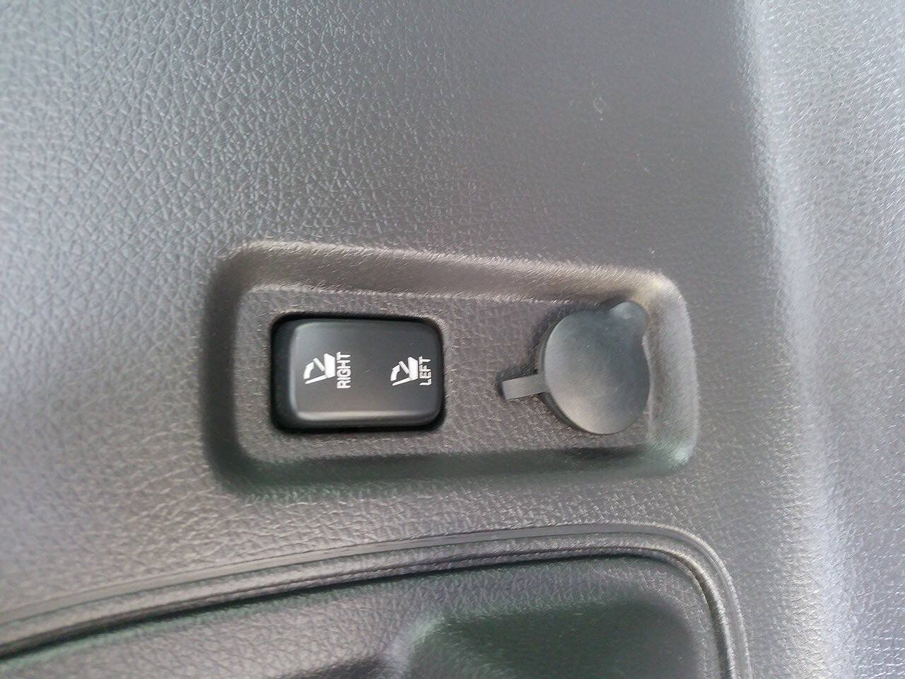 Used 2013 Lincoln MKX AWD image 10